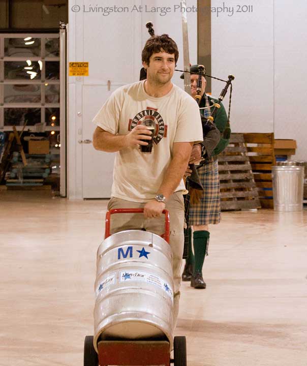 Saint Andrews-piping in the keg